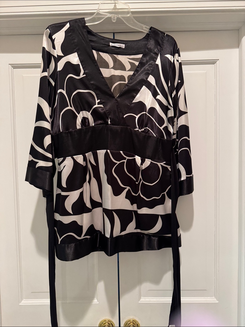 Vintage Black and White Floral Satin V-Neck Tunic by Kaelyn-Max